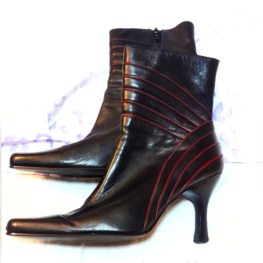 Vintage Pazzo Tear Red Black Leather Pointed Toe Ankle boots size 8M